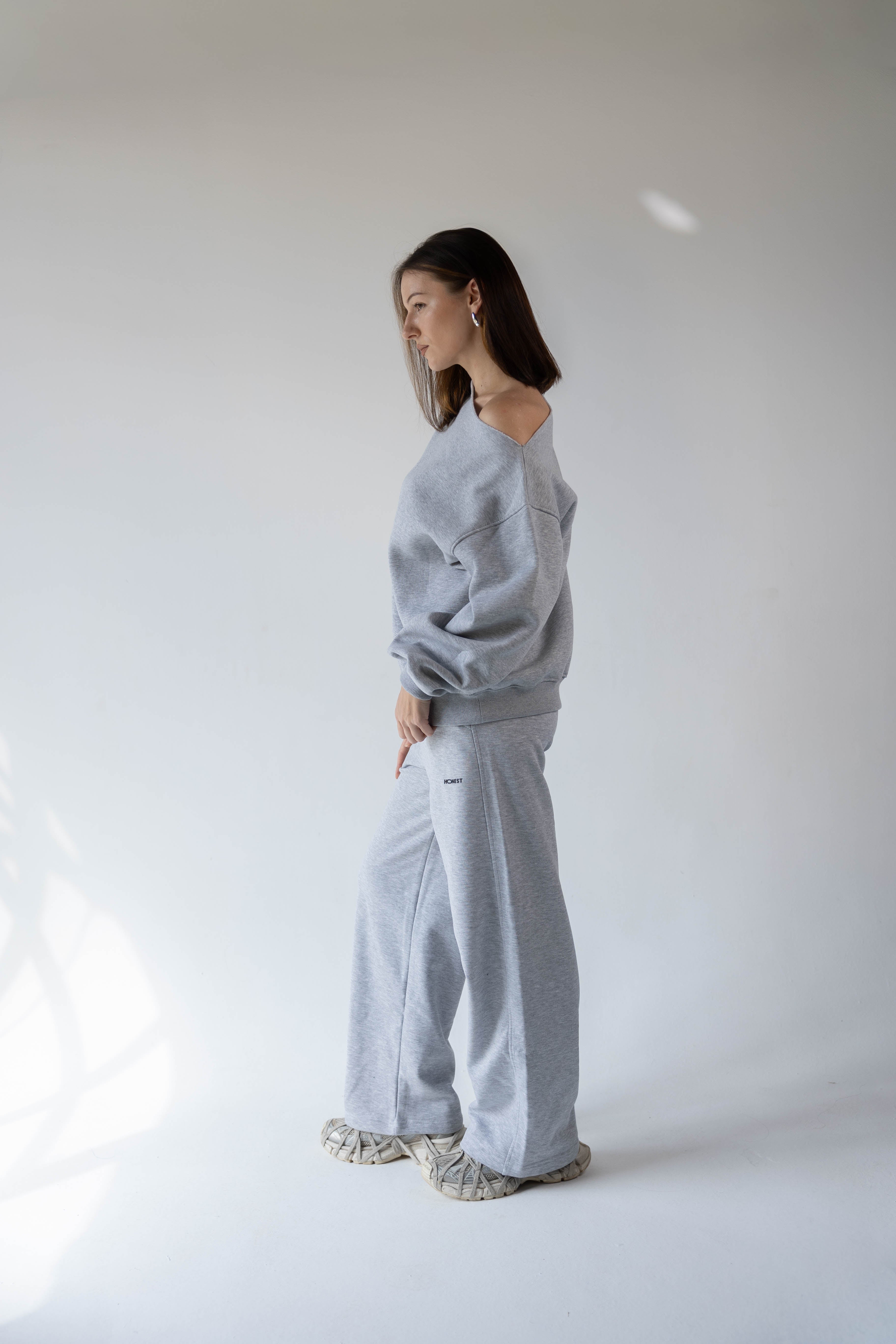 HONEST Off-Shoulder Sweatshirt