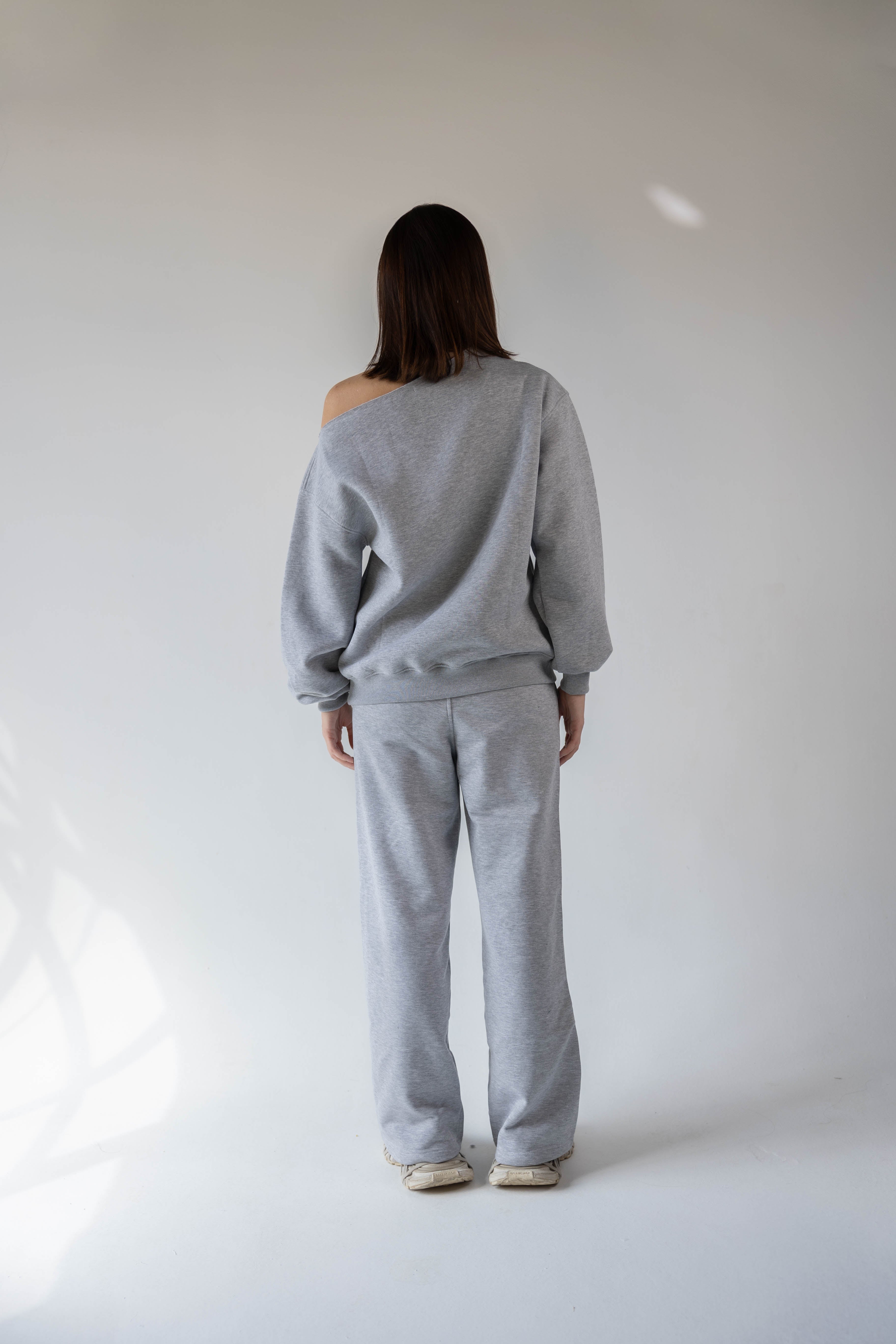 HONEST Off-Shoulder Sweatshirt