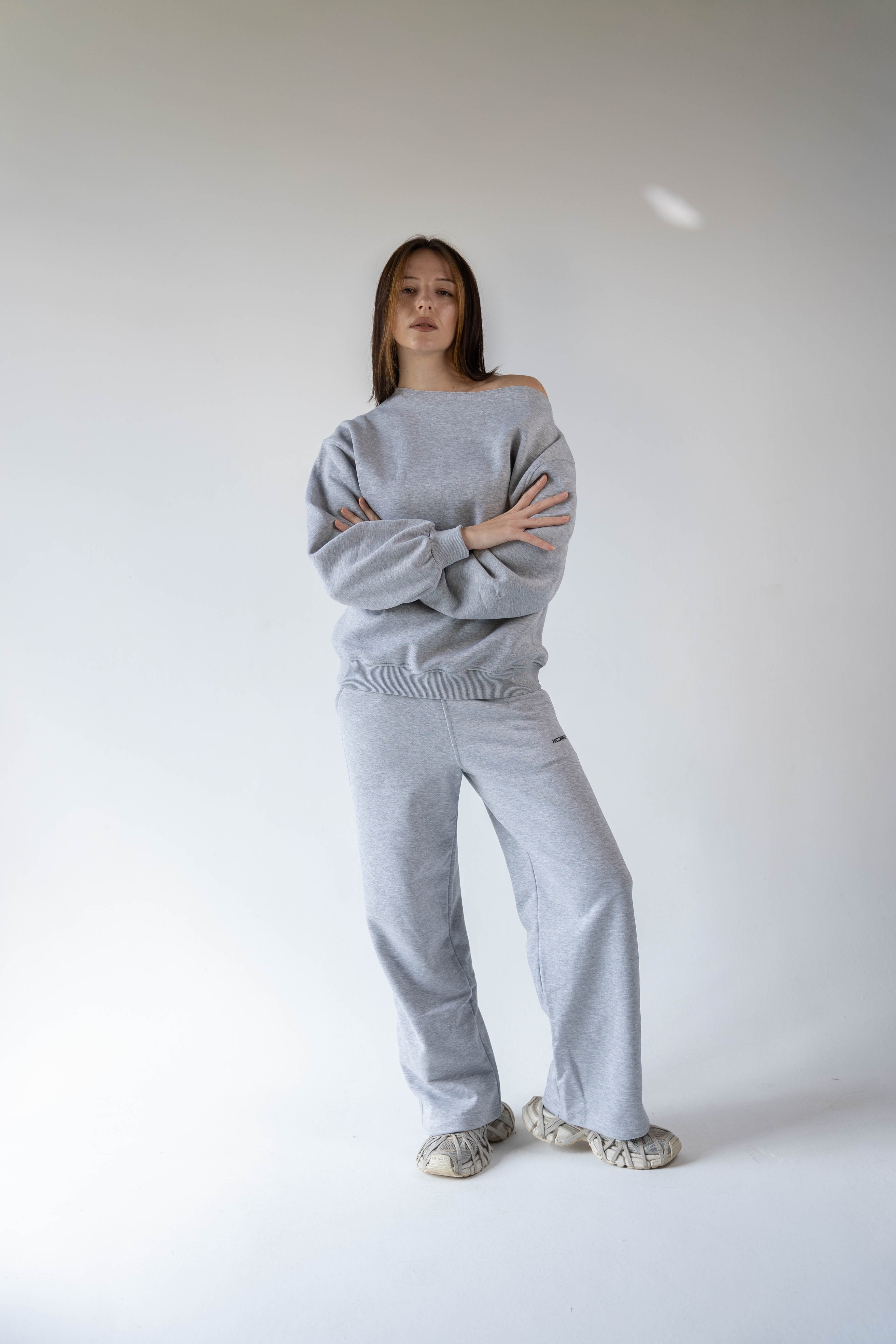 HONEST Off-Shoulder Sweatshirt