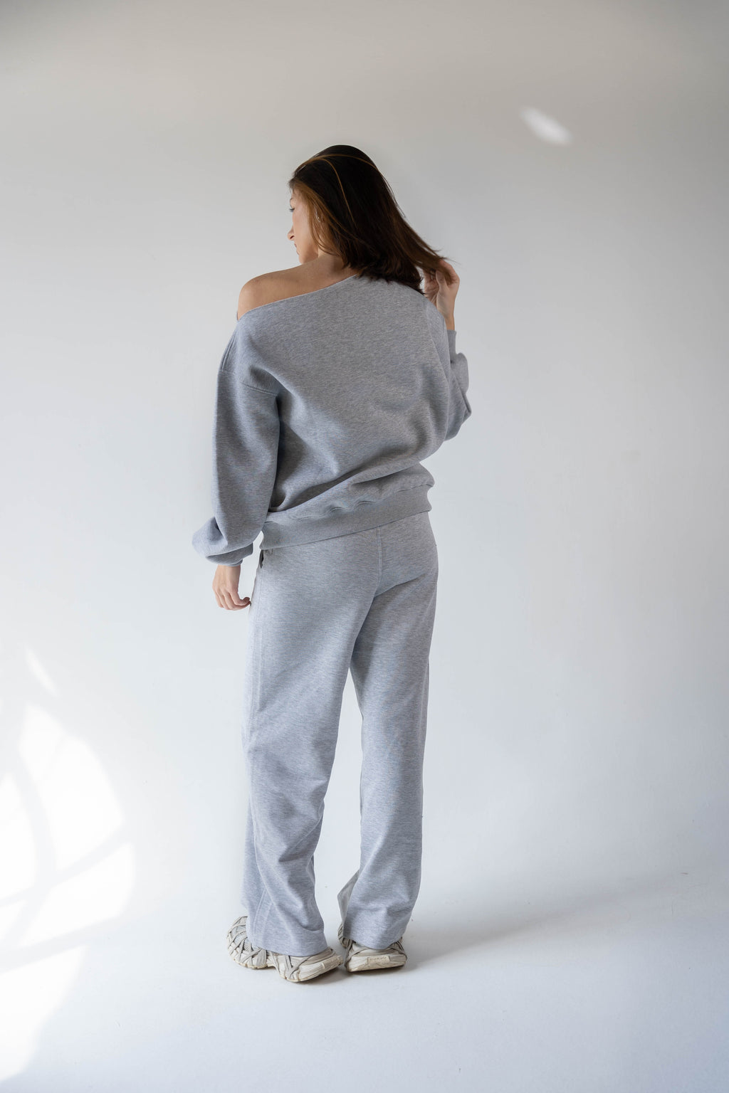 HONEST Off-Shoulder Sweatshirt