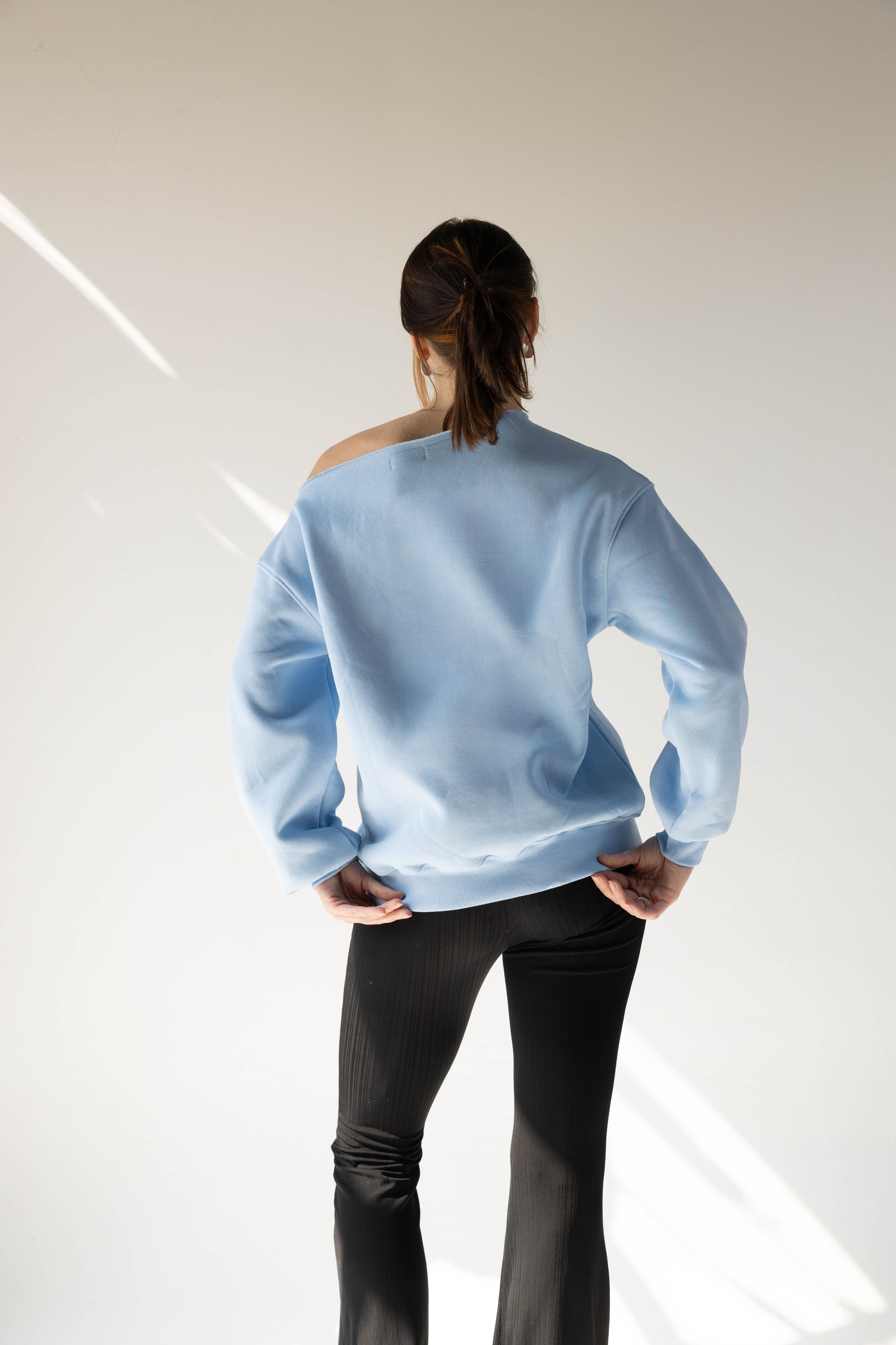 HONEST Off-Shoulder Sweatshirt